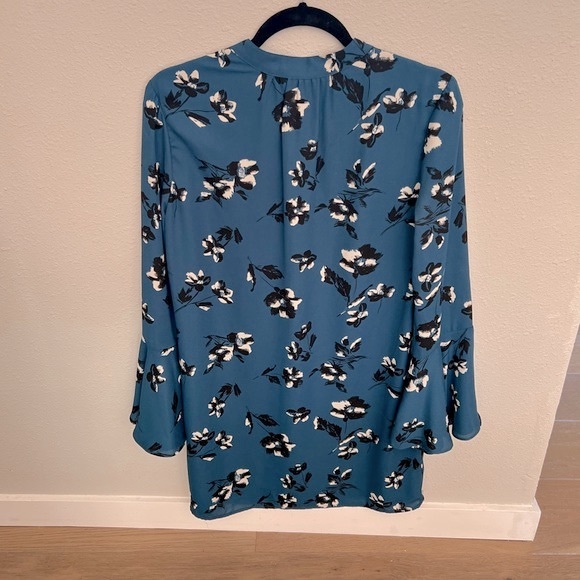 Cute Blue Floral Long Sleeved Mini shift dress by Charles Henry - Small Petite - Picture 3 of 10